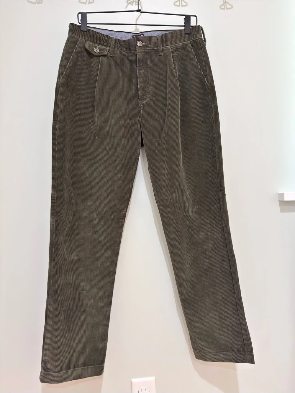 Men’s J. Crew Corduroy Pleated Pants - Olive Green